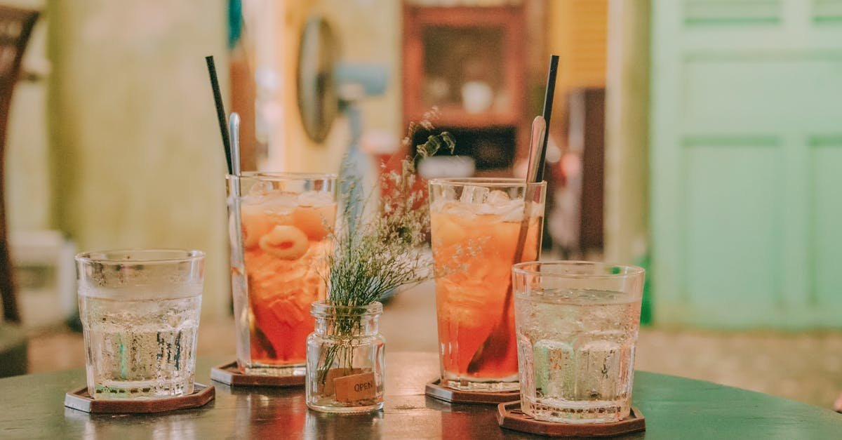 discover the fascinating universe of cocktails with our creative and easy-to-make recipes. whether you are an enthusiast or an aspiring mixologist, dive into the art of mixing flavors and colors for unforgettable convivial moments.