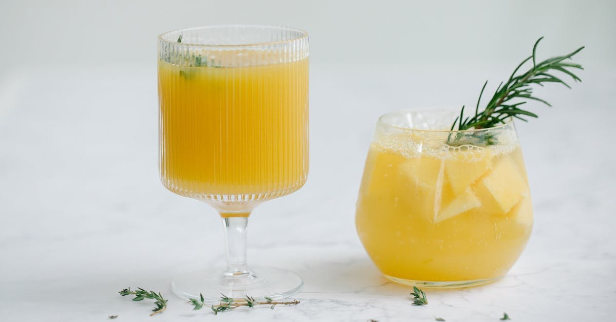 découvrez l'univers rafraîchissant des mocktails, des boissons sans alcool créatives et délicieuses qui allient saveurs et esthétique. idéales pour vos soirées, ces recettes séduisantes raviront vos papilles et éblouiront vos invités. plongez dans l'art de la mixologie sans alcool aujourd'hui !