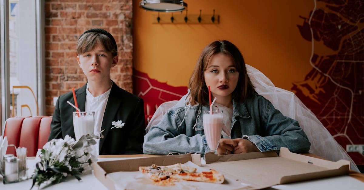 Entdecken Sie unsere authentische Pizzeria, in der jede Pizza mit frischen und hochwertigen Zutaten zubereitet wird. Genießen Sie eine warme Atmosphäre und ein abwechslungsreiches Menü, das all Ihre Wünsche erfüllt. Nehmen Sie mit oder genießen Sie vor Ort, kosten Sie den wahren Geschmack Italiens in jedem Bissen!