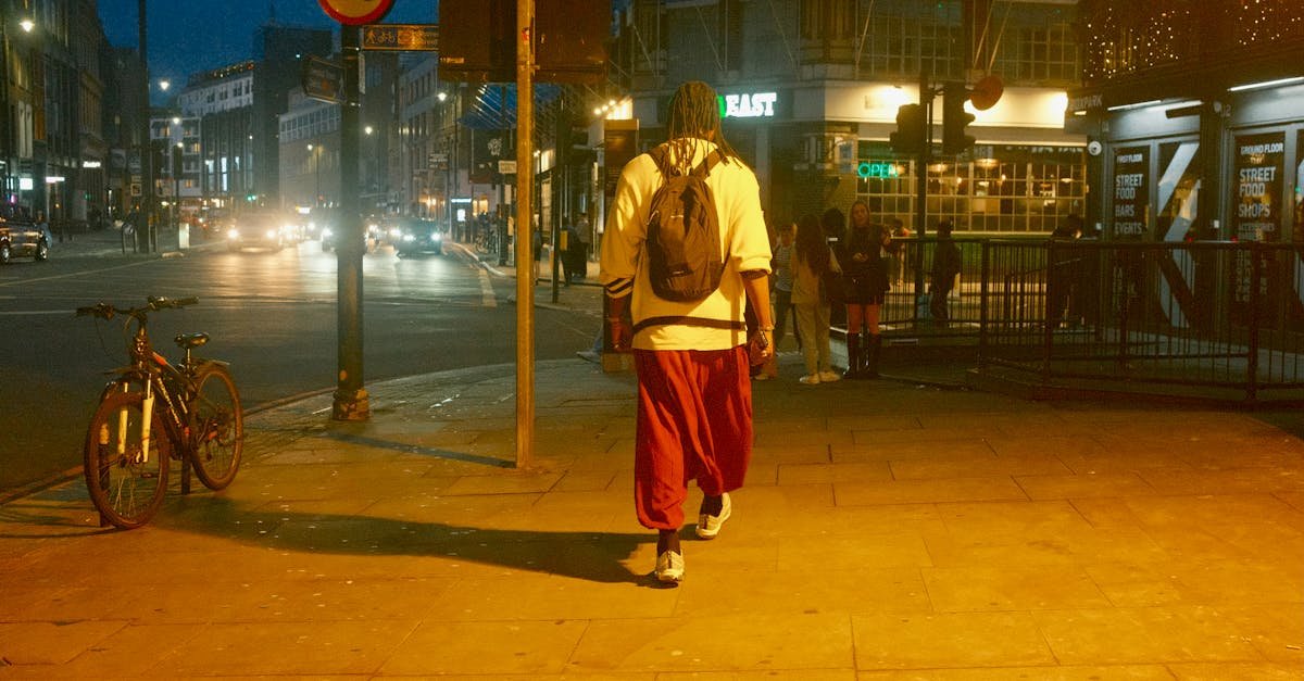 Entdecken Sie das Café du Peintre, einen warmen Ort, an dem Kunst auf Gastronomie trifft. Genießen Sie ein inspirierendes Ambiente, kosten Sie hausgemachte Gerichte und lassen Sie sich von der kreativen Atmosphäre mitreißen, die in diesem einzigartigen Etablissement herrscht. Ob Sie ein Kunstliebhaber oder ein Gourmet sind, das Café du Peintre ist der perfekte Ort für eine gesellige Pause.