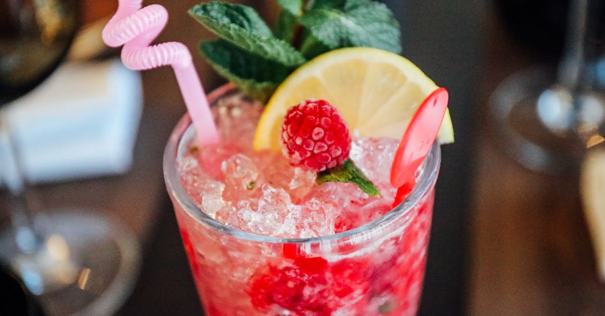 découvrez l'univers rafraîchissant des mocktails, des boissons sans alcool créatives et savoureuses, idéales pour toutes vos occasions festives. apprenez à concocter des mélanges originaux qui raviront vos papilles tout en restant sans alcool!