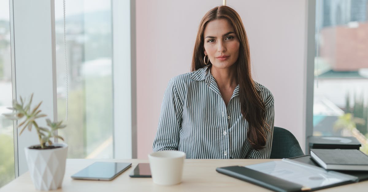 Entdecken Sie die Herausforderungen und Konsequenzen der illegalen Beschäftigung. Erfahren Sie mehr über die Risiken, die mit dieser Praxis sowohl für Arbeitnehmer als auch für Arbeitgeber verbunden sind, und wie man gegen dieses zunehmende Phänomen vorgeht.